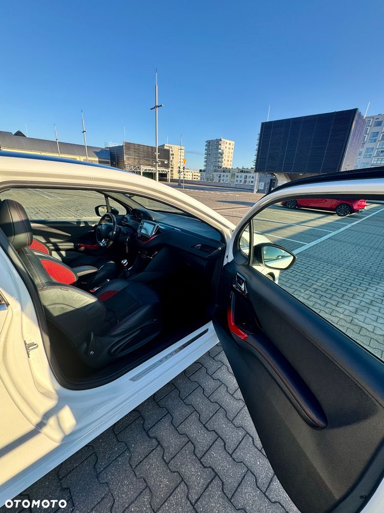 Peugeot 208 1.6 THP GTi - 11