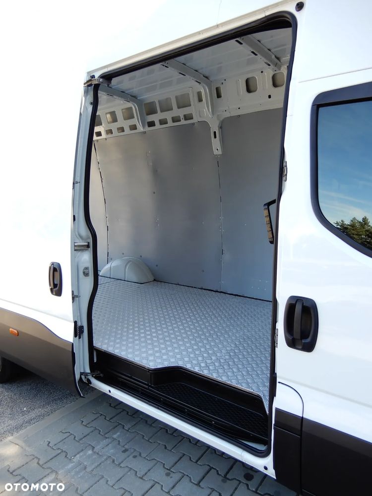 Iveco Daily 35S18 3.0 HPI 180 KM POWER Furgon Blaszak XXL 4.70 CM MAXI LONG Wysokość H3 2150 mm WZMACNIANE ZAWIESZENIE 1024 Kg Ładowność HAK 3500 Kg 50 Tys Km ASO Serwis Stan NOWY UNIKAT OKAZJA - 27