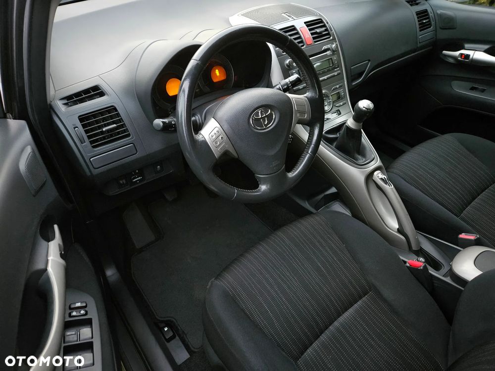 Toyota Auris 1.6 VVT-i Executive - 27