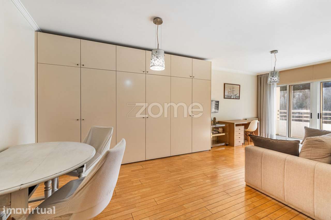 Apartamento T1 - Varanda, lugar de garagem e arrumos – Lordelo do O...