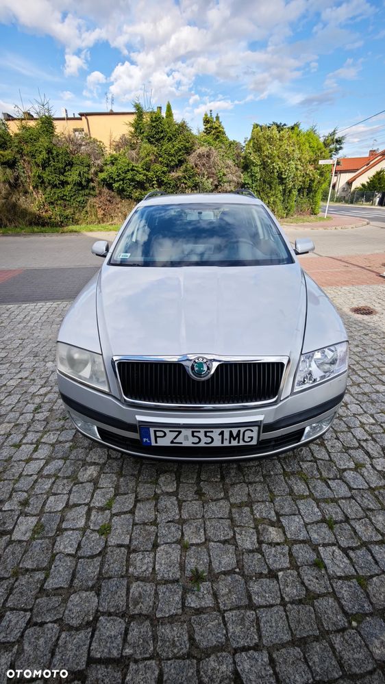 Skoda Octavia 1.6 FSI Ambiente - 9