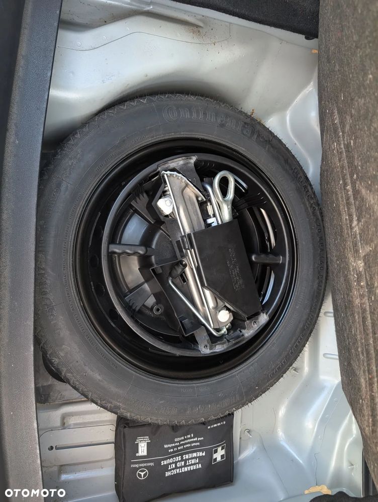 Mercedes-Benz Klasa E 220 CDI BlueEff Avantgarde - 4