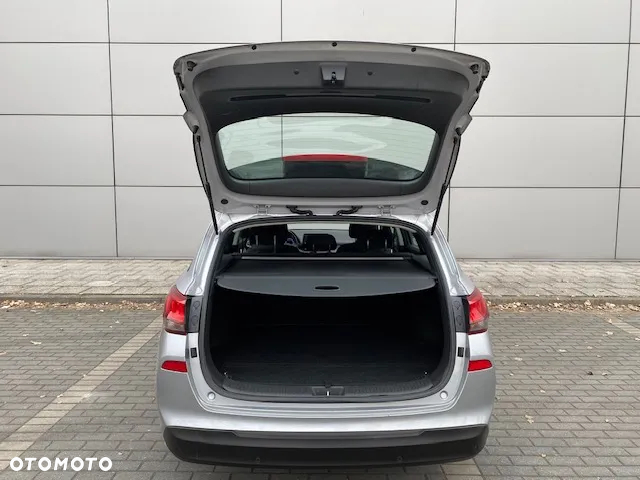 Hyundai i30 1.5 DPI Classic + - 13