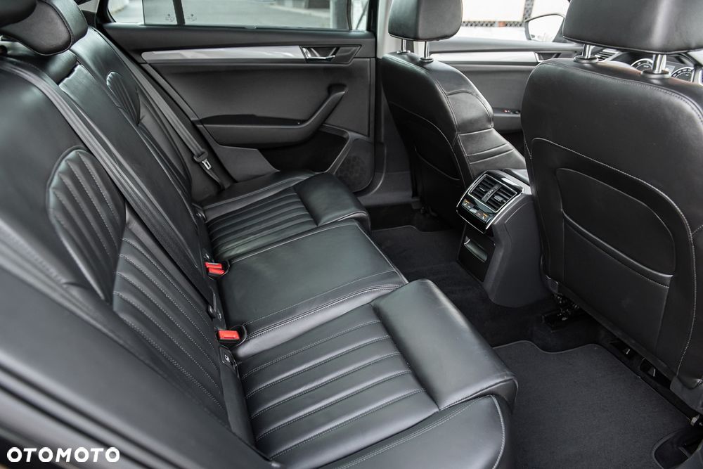 Skoda Superb 2.0 TDI 4x4 DSG Premium Edition - 34