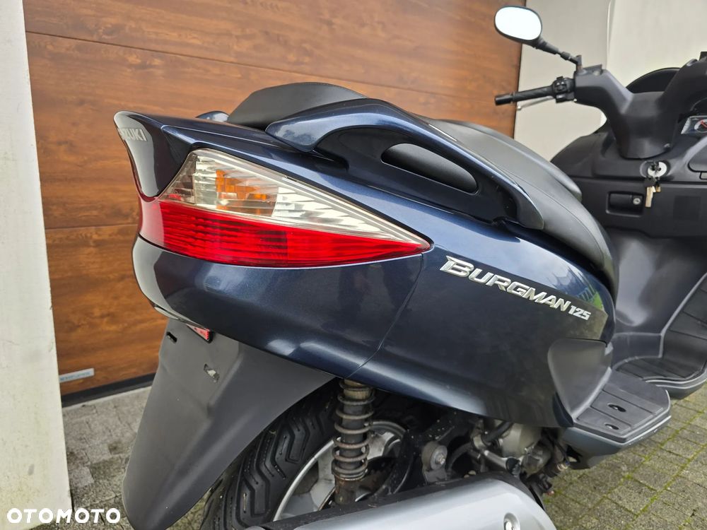 Suzuki Burgman - 27