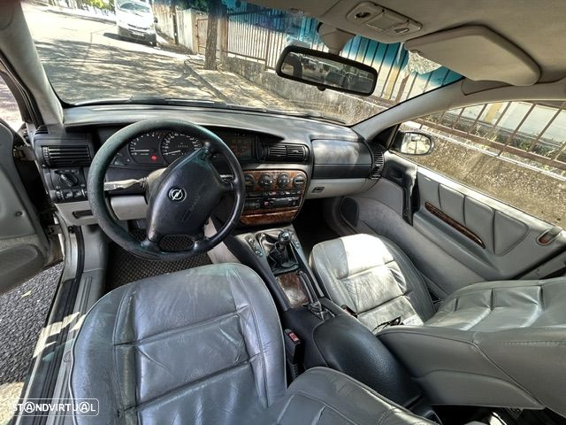 Opel Omega Caravan 2.5i V6 CD - 25