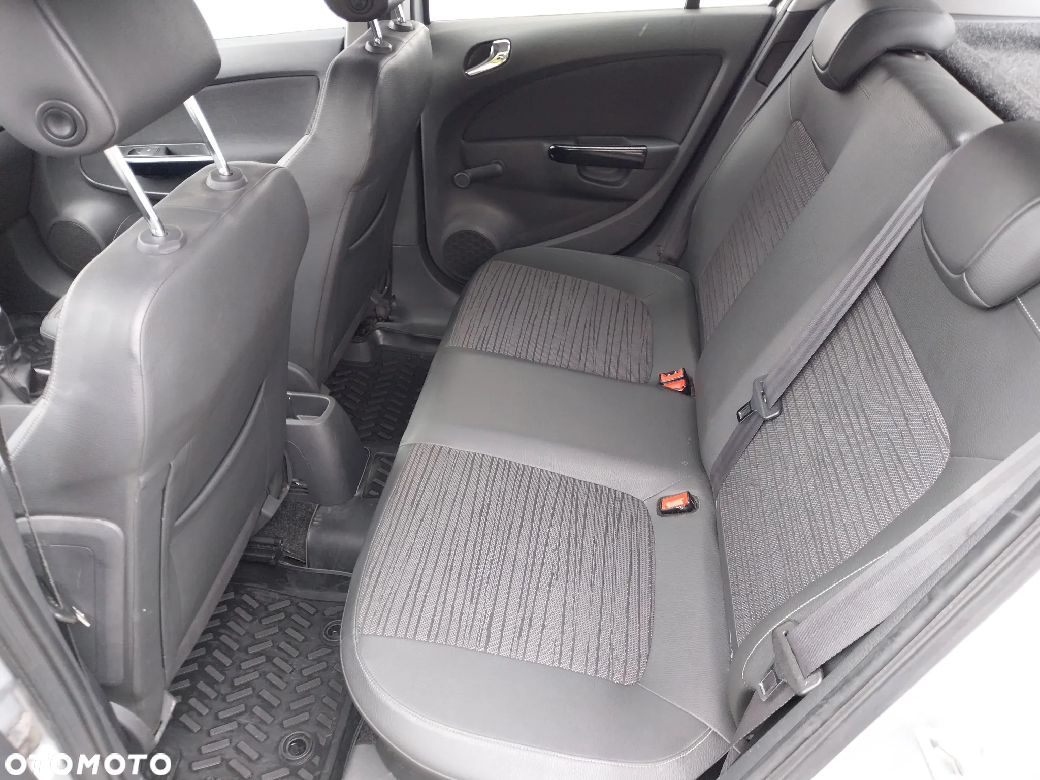 Opel Corsa 1.2 16V Cosmo - 21