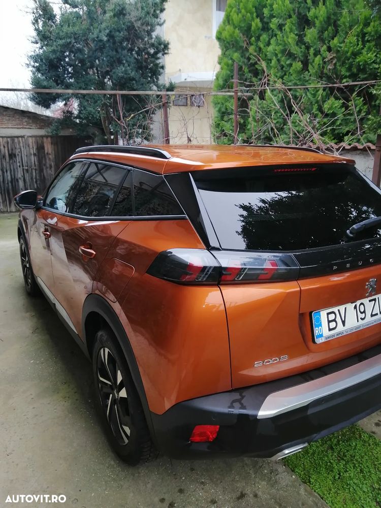 Peugeot 2008 1.2 L PureTech STT EAT8 Allure - 4