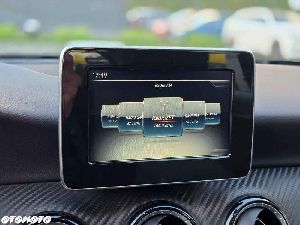 Mercedes-Benz GLA 180 7G-DCT Style - 22