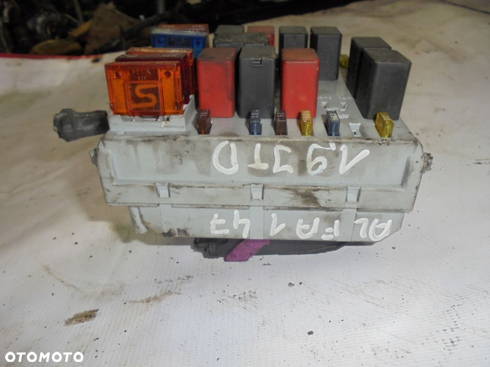 SKRZYNKA BEZPIECZNIKOW ALFA 147 1.9 JTD - 3