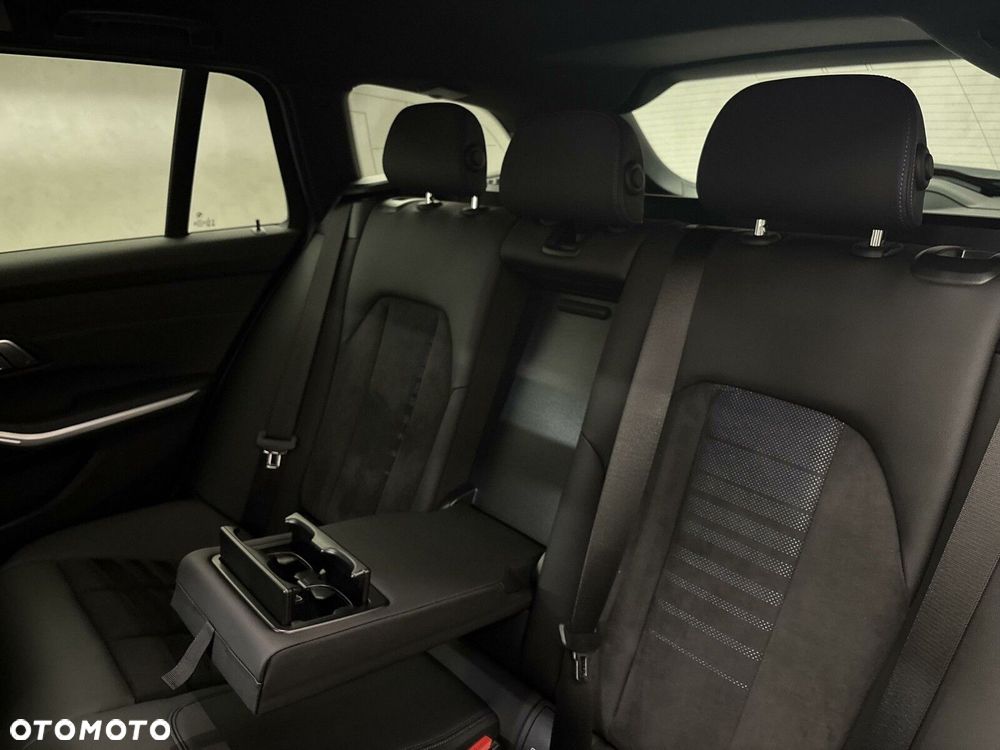 BMW Seria 3 320d xDrive M Sport sport - 17