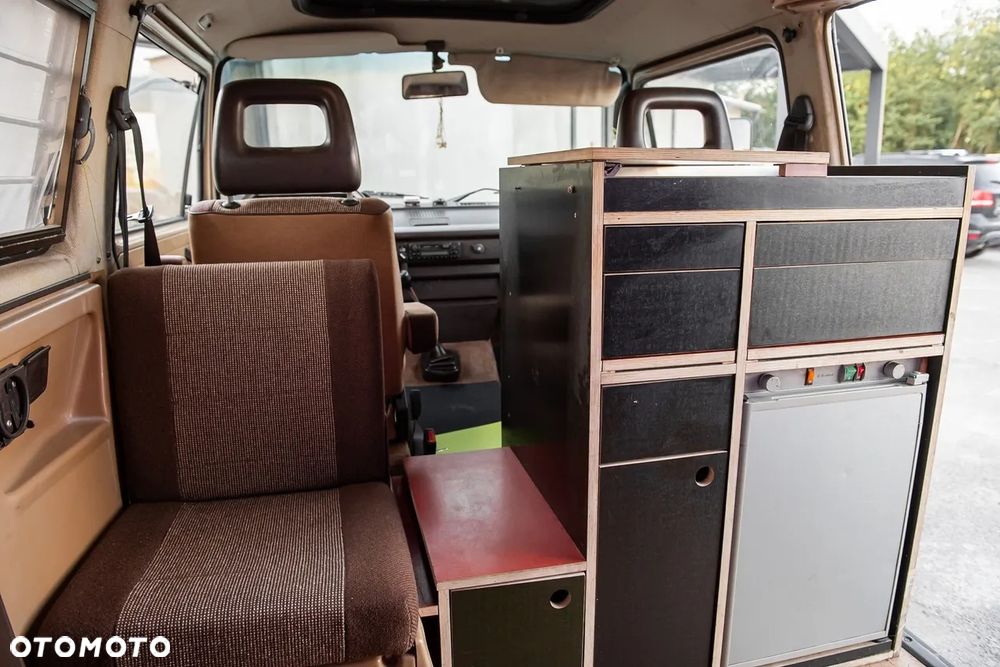 Volkswagen Multivan - 17