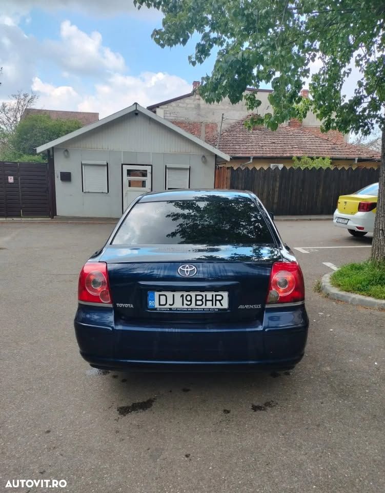 Toyota Avensis - 2