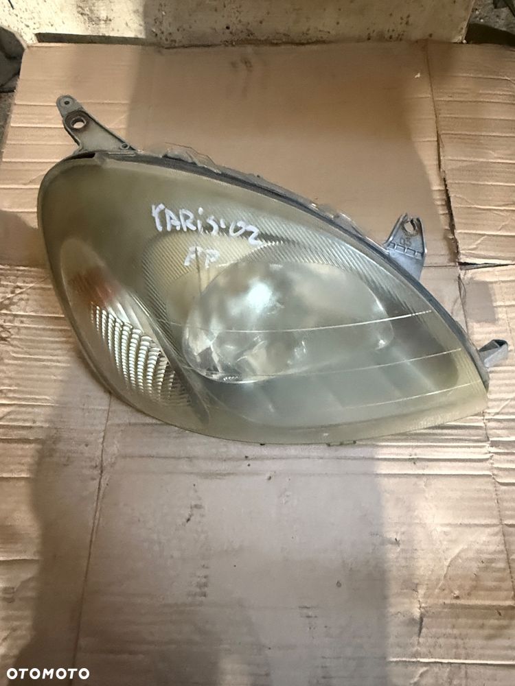 Lampka przód Toyota Yaris 99-05r. - 1