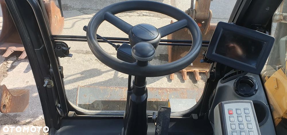 Liebherr A910 Compact - 8