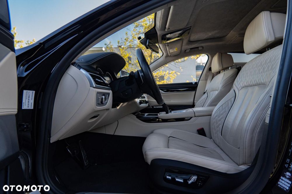 BMW Seria 7 M760Li xDrive - 13