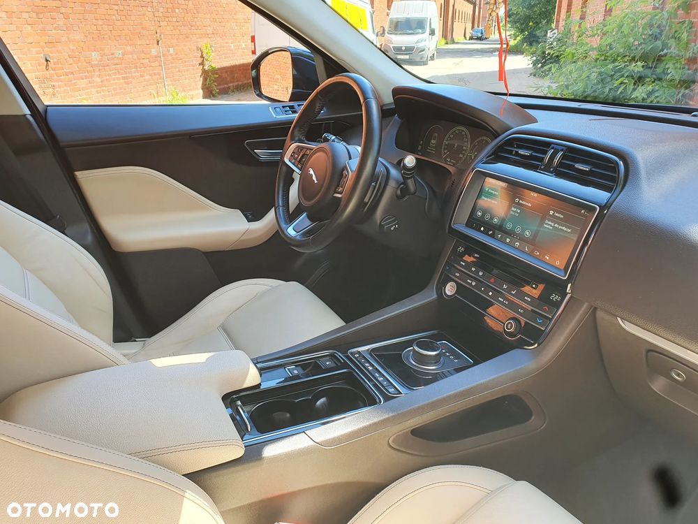 Jaguar F-Pace 20d AWD Prestige - 11
