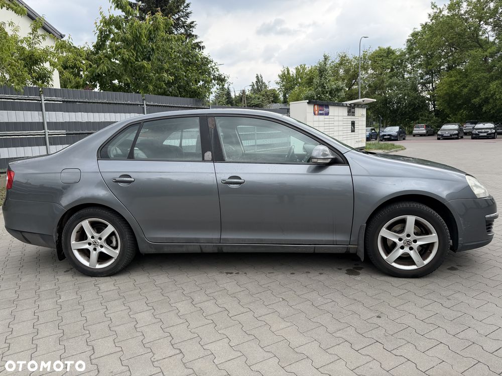 Volkswagen Jetta 1.6 Trendline - 6