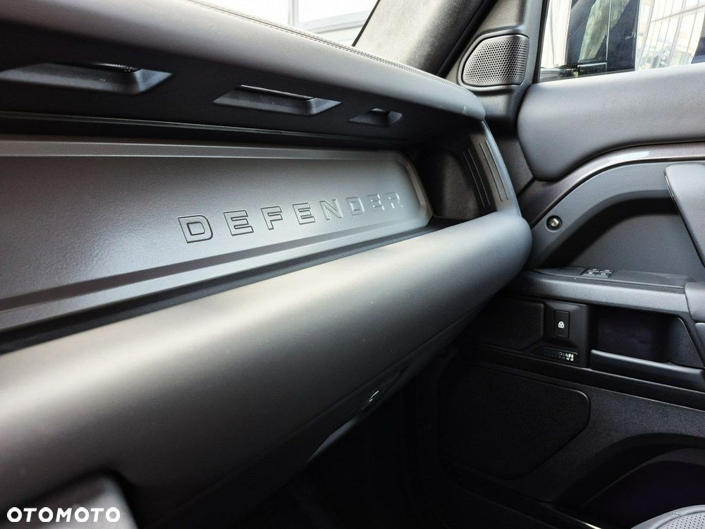 Land Rover Defender - 41