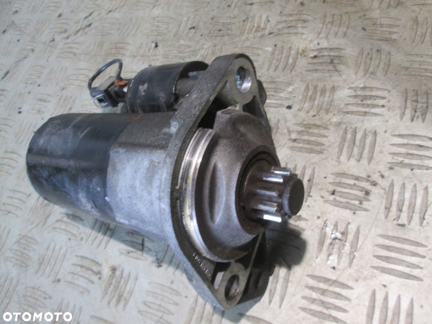Volkswagen Golf IV rozrusznik 020911023F 001121006 - 2