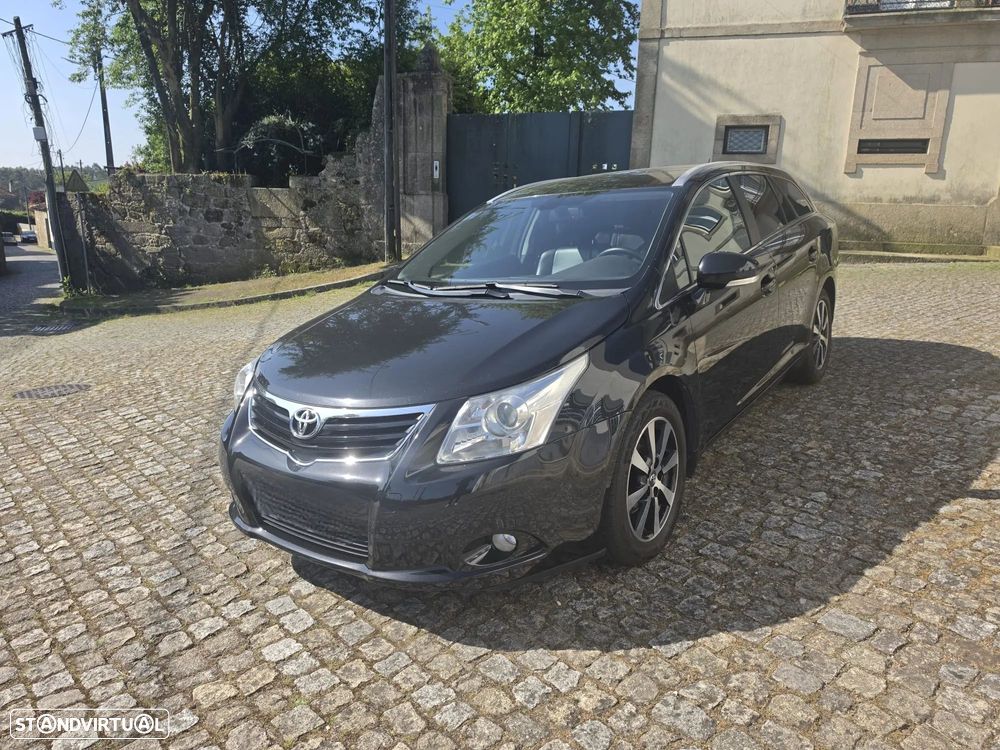 Toyota Avensis SW 2.0 D-4D Luxury - 1
