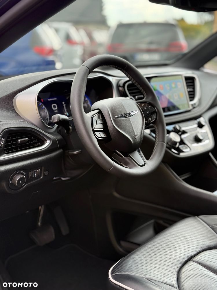 Chrysler Pacifica - 18