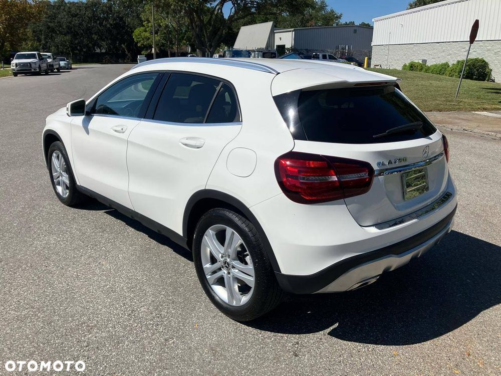 Mercedes-Benz GLA - 3