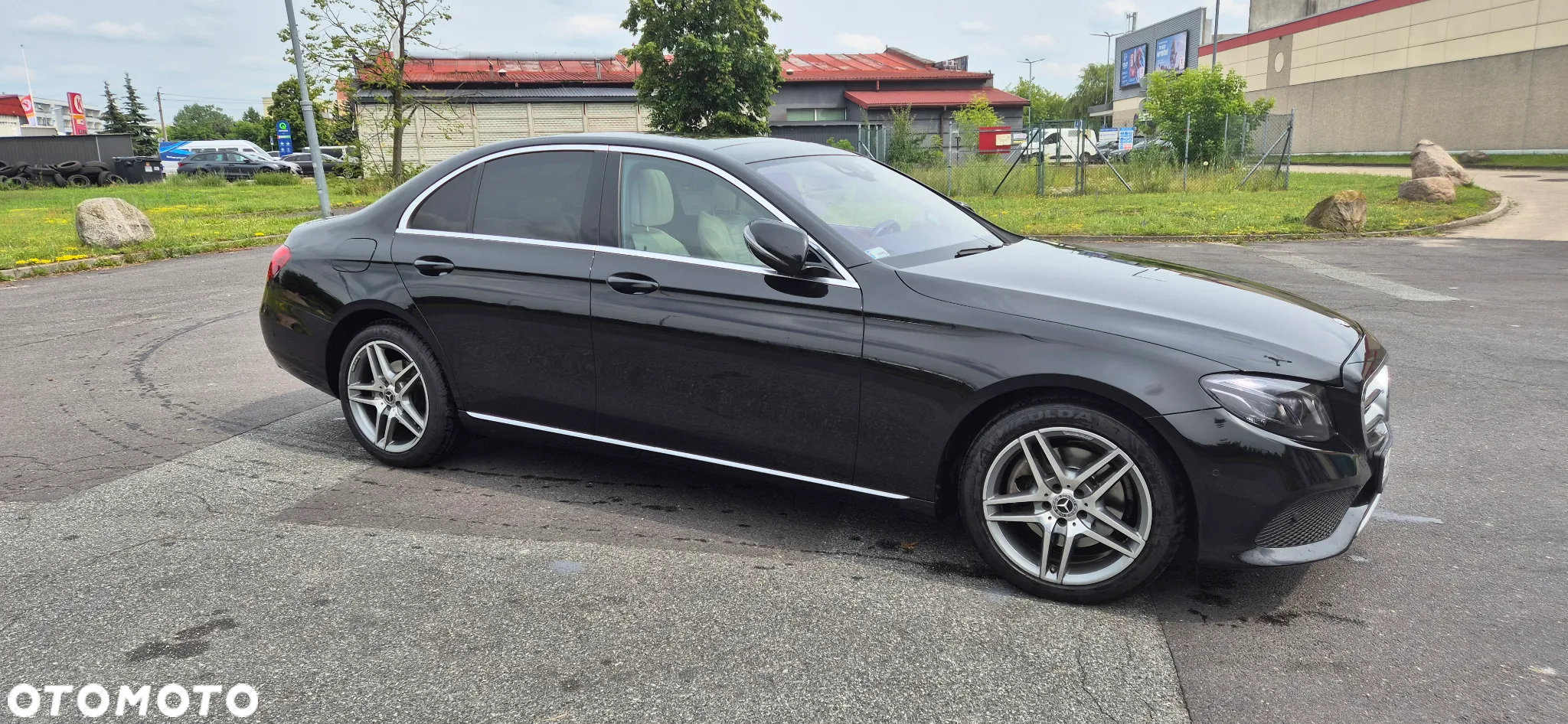 Mercedes-Benz Klasa E 220 d 4-Matic 9G-TRONIC - 30