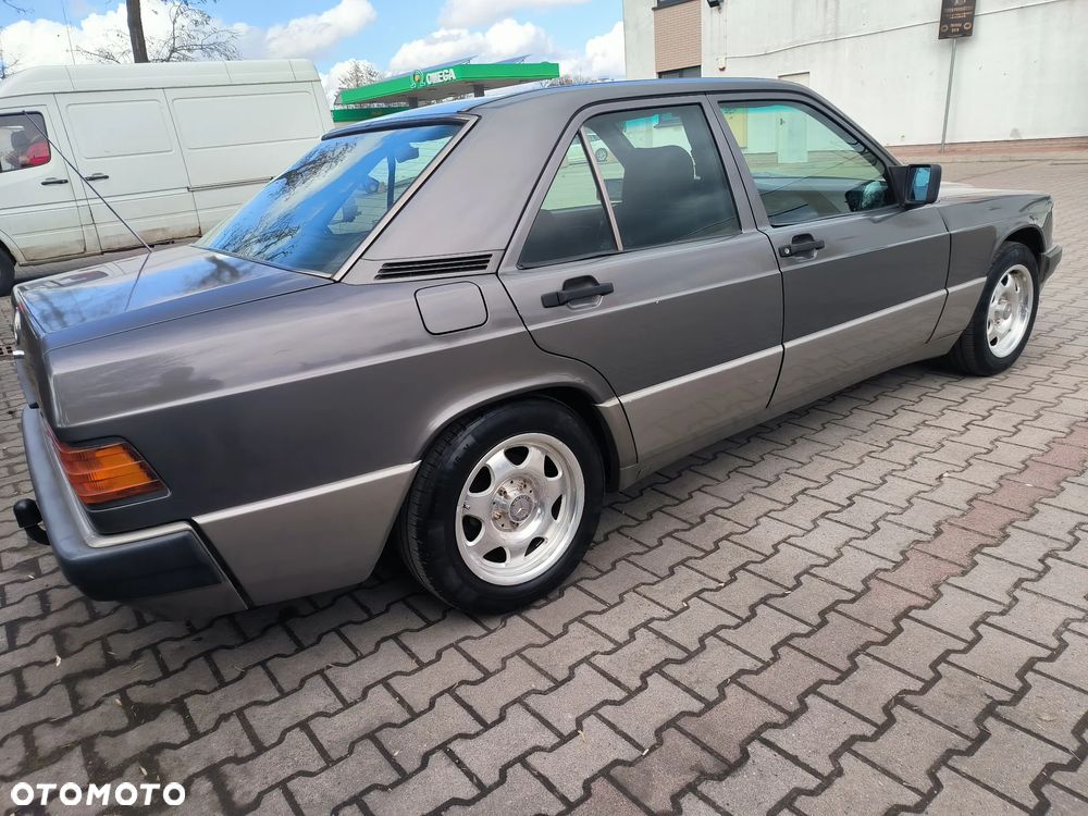 Mercedes-Benz W201 (190) - 7