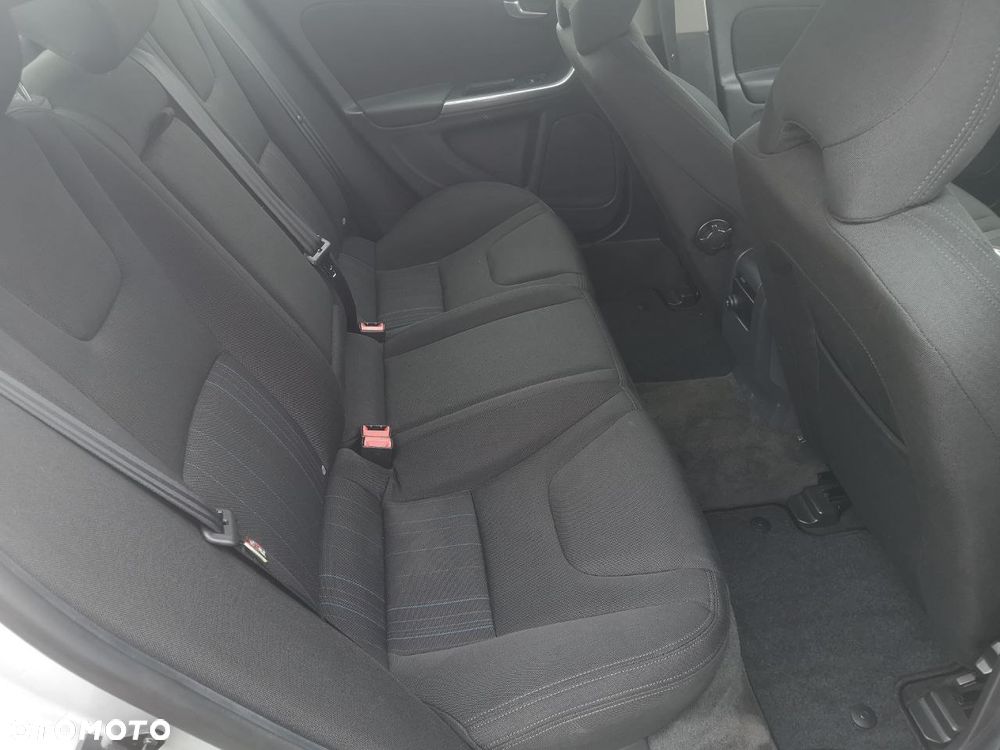 Volvo S60 DRIVe Momentum - 13