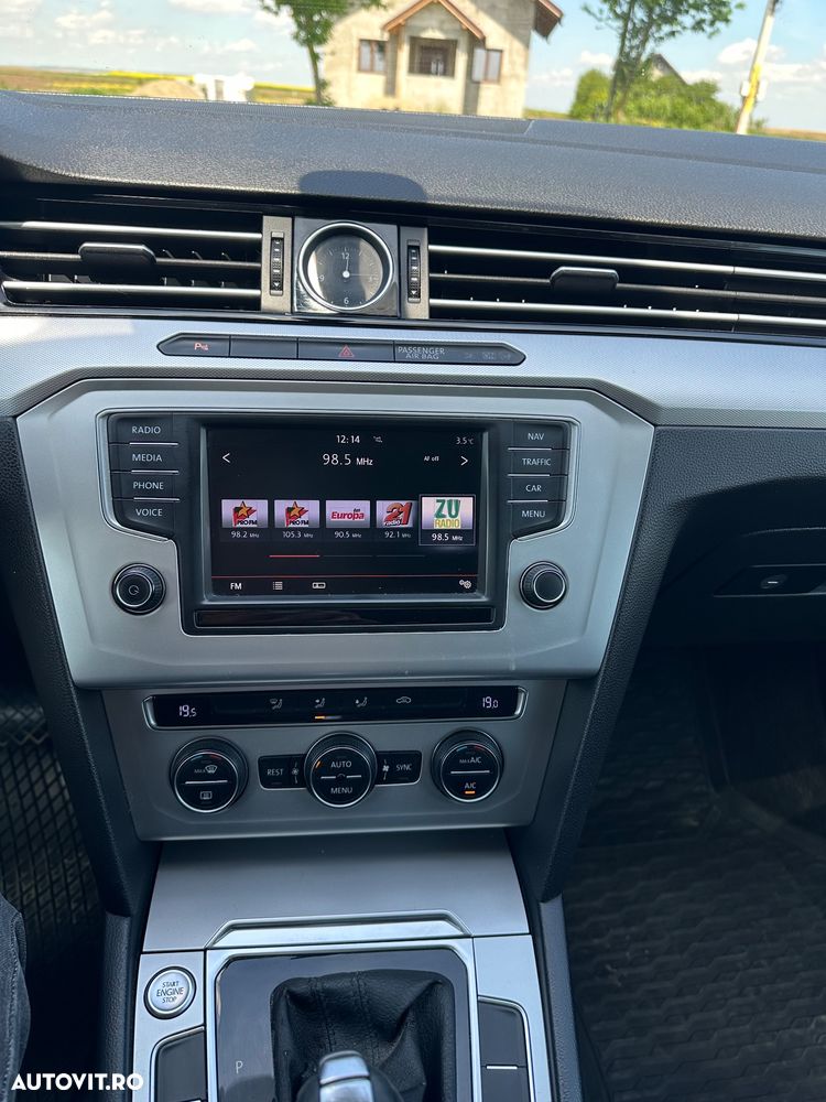 Volkswagen Passat 2.0 TDI DSG Comfortline - 11