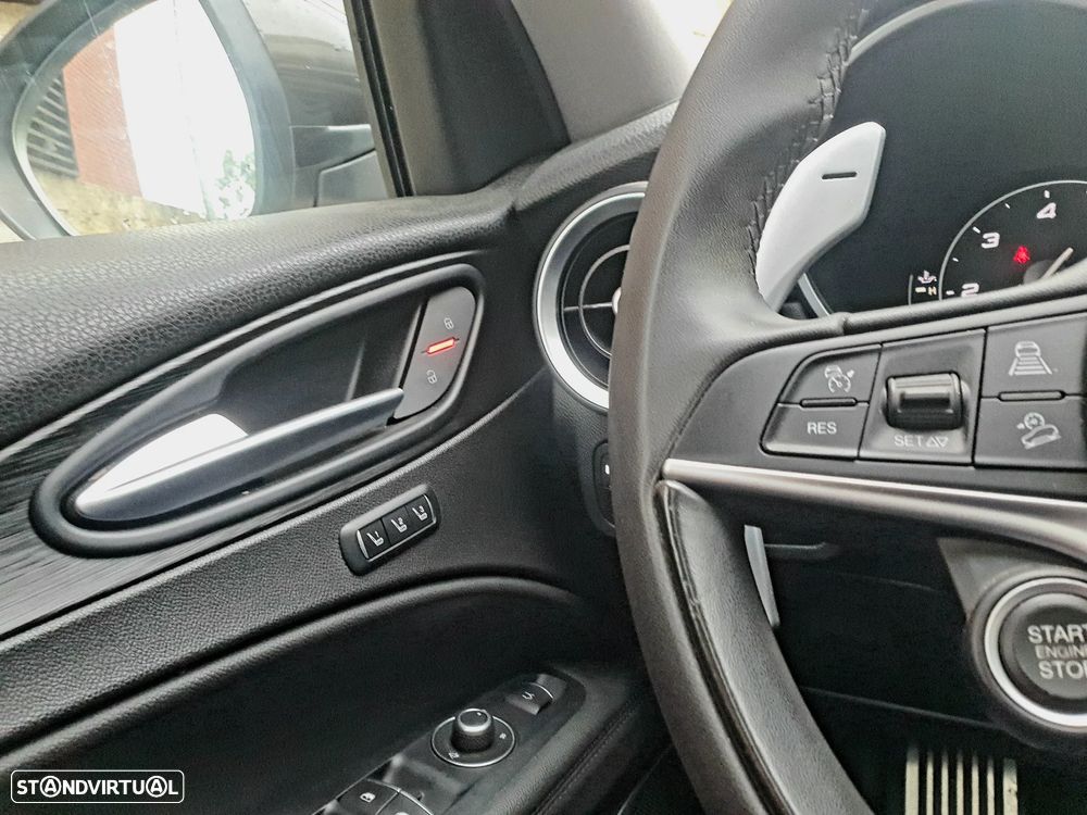 Alfa Romeo Stelvio 2.2 D B-Tech AT8 - 9