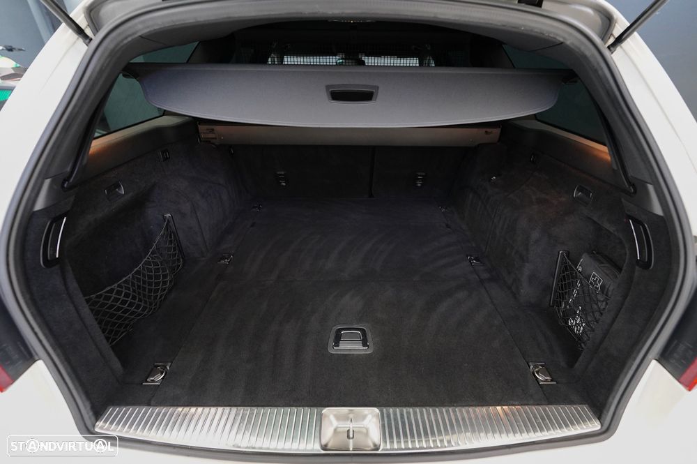 Mercedes-Benz E 220 BlueTEC Avantgarde Auto. - 25
