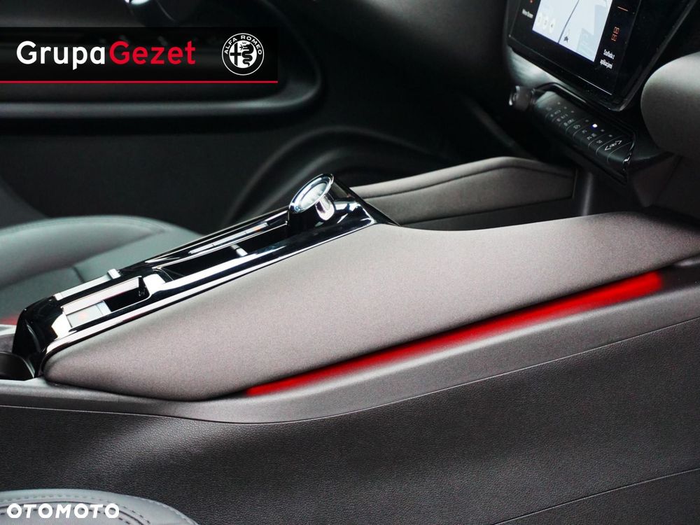 Alfa Romeo Junior 1.2 mHEV Ibrida eDCT - 12