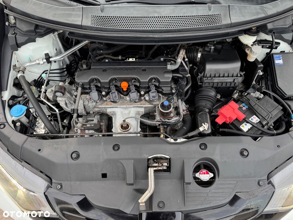 Honda Civic 1.8 i-VTEC Executive Black Edition - 38