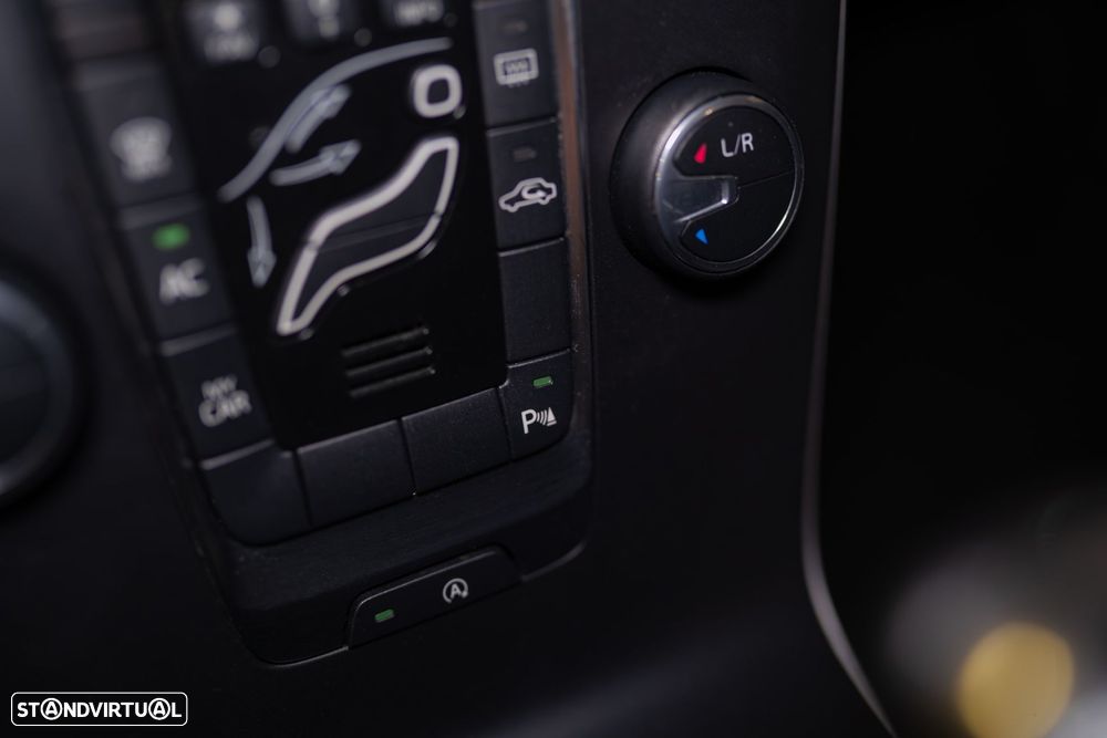 Volvo V40 2.0 D2 Momentum - 36