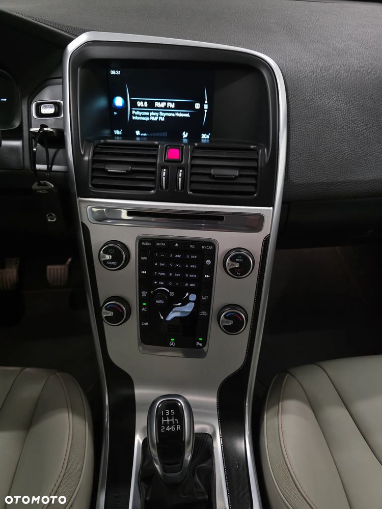 Volvo XC 60 D3 Drive-E Ocean Race - 12