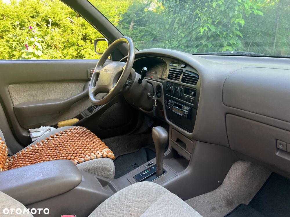 Toyota Camry 3.0 V6 LE - 6