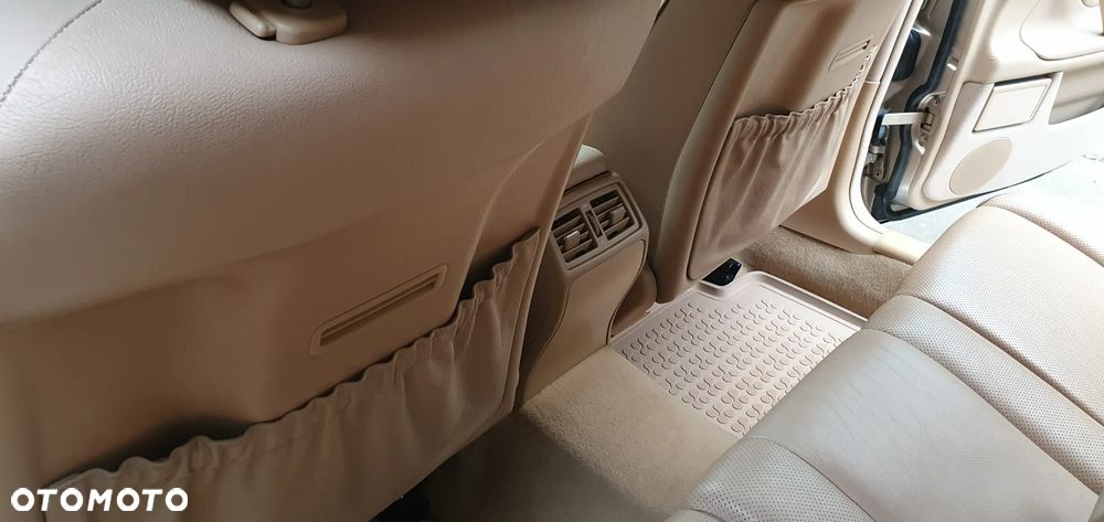 Mercedes-Benz Klasa E 320 T Avantgarde - 32
