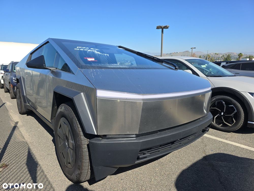 Tesla Cybertruck - 2