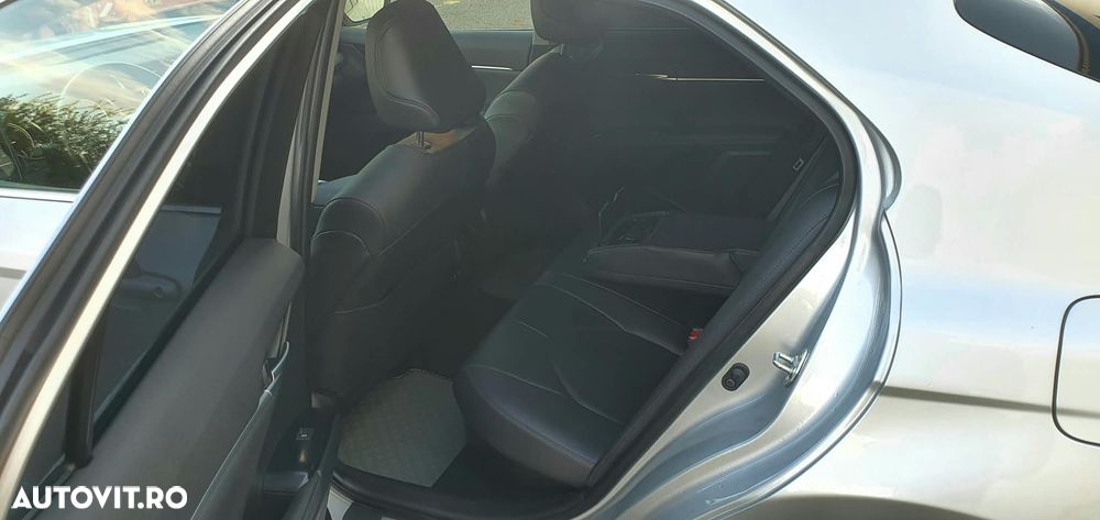 Toyota Camry 2.5 Exclusive - 15