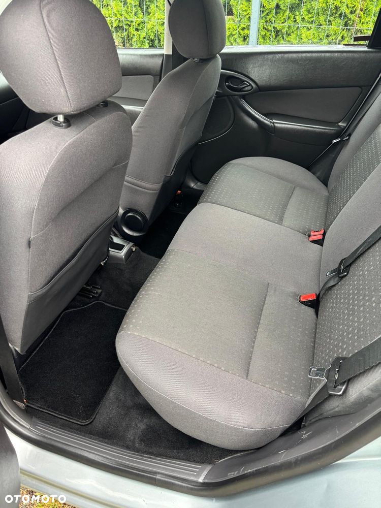 Ford Focus 1.8 Ambiente - 13