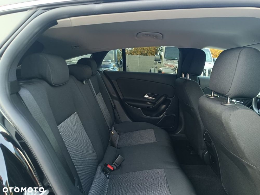 Mercedes-Benz CLA 200 d Shooting Brake - 8