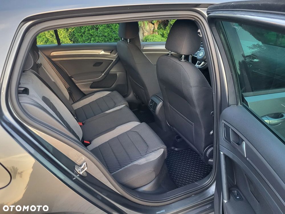 Volkswagen Golf - 10