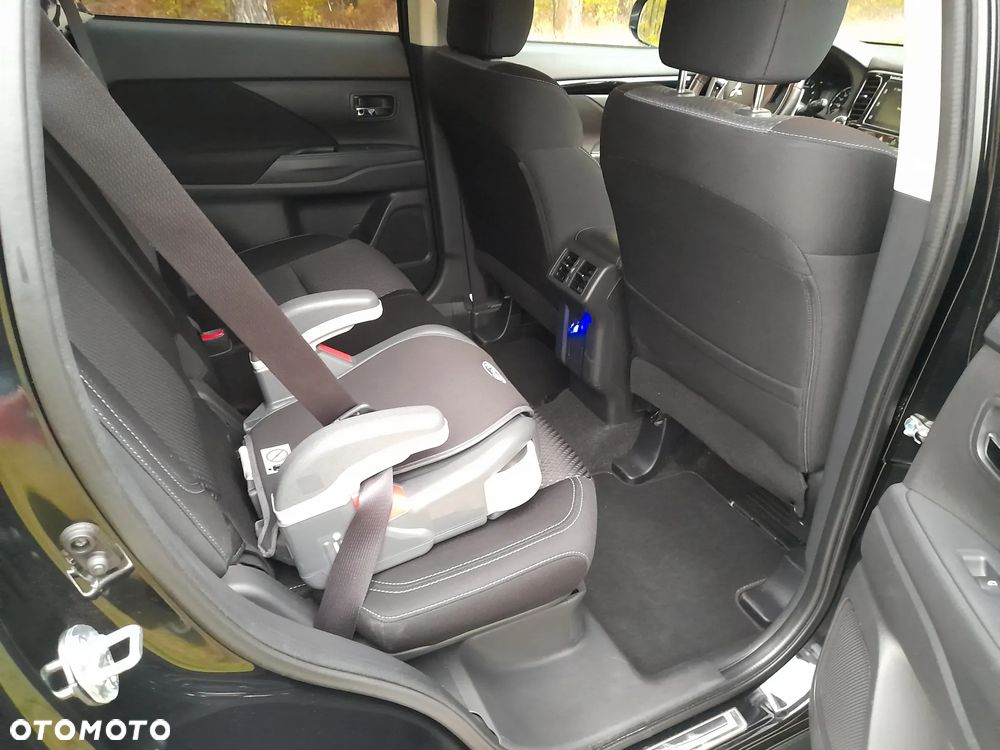 Mitsubishi Outlander 2.0 Instyle + 4WD CVT - 9