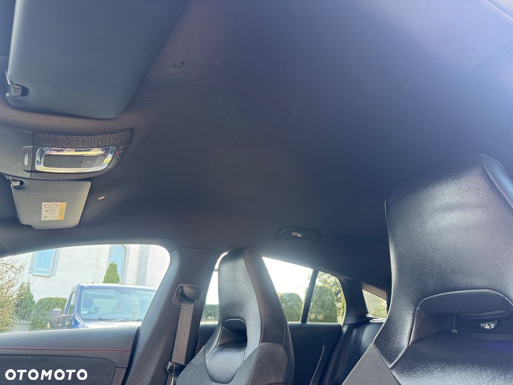 Mercedes-Benz CLA 250 4Matic 7G-DCT AMG Line - 33