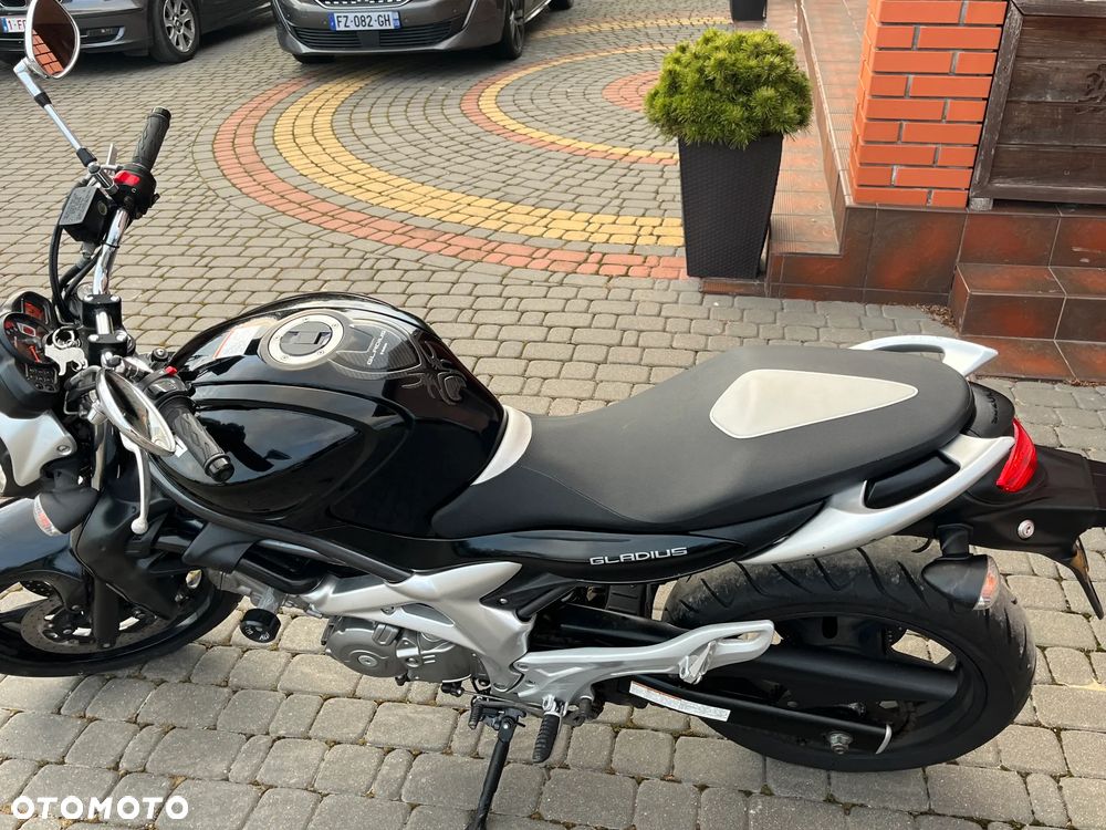 Suzuki Gladius - 6