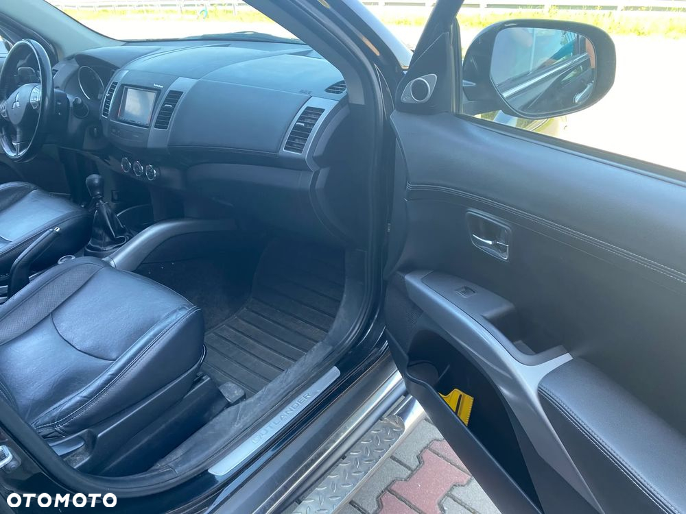 Mitsubishi Outlander - 8