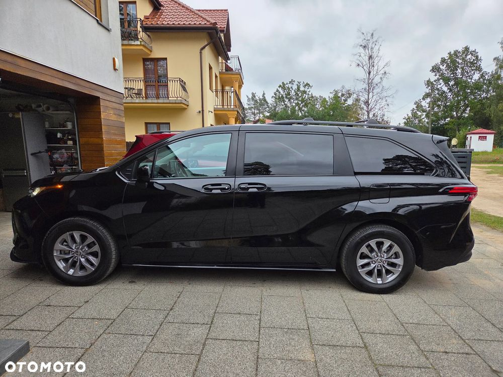 Toyota Sienna - 3