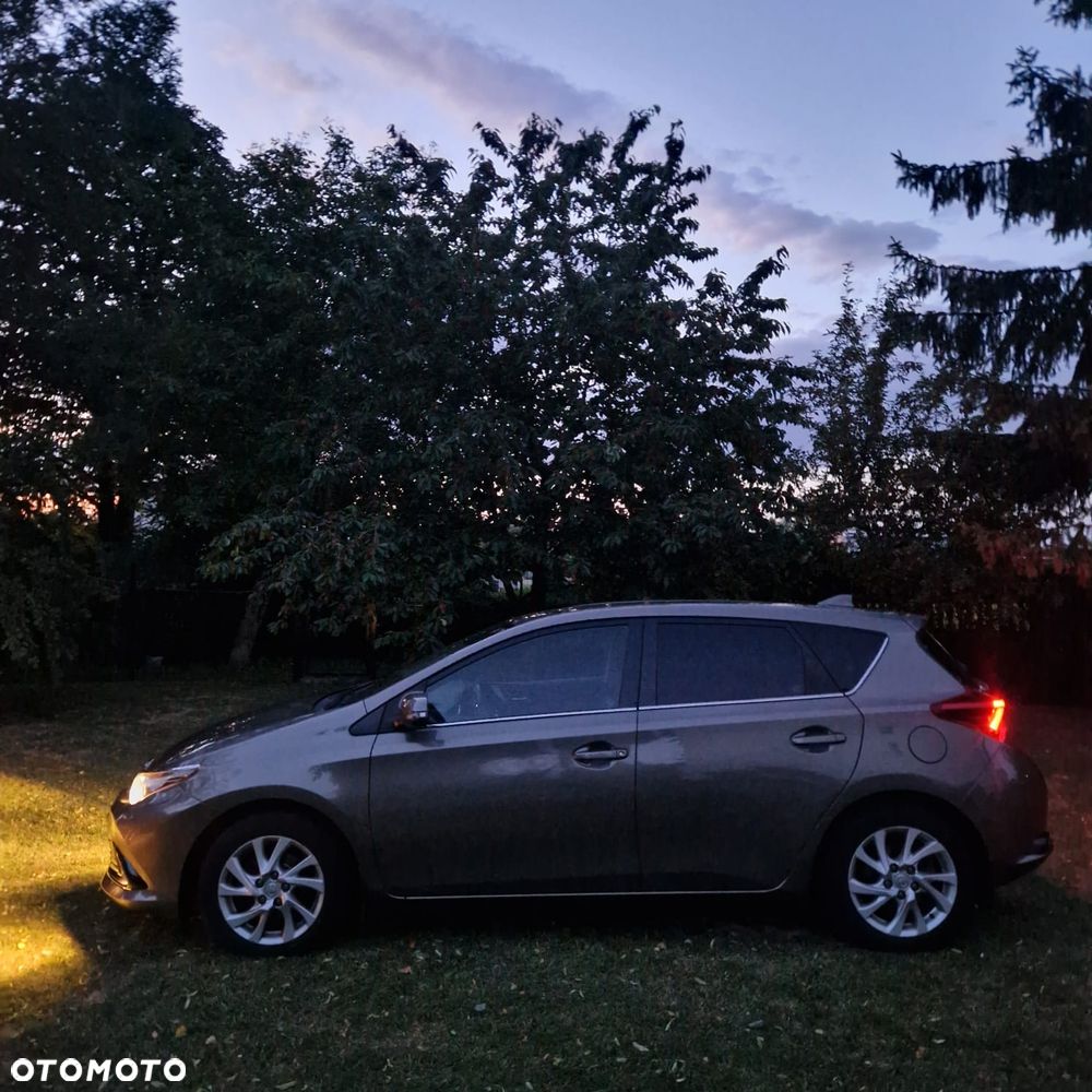 Toyota Auris 1.6 Premium - 11